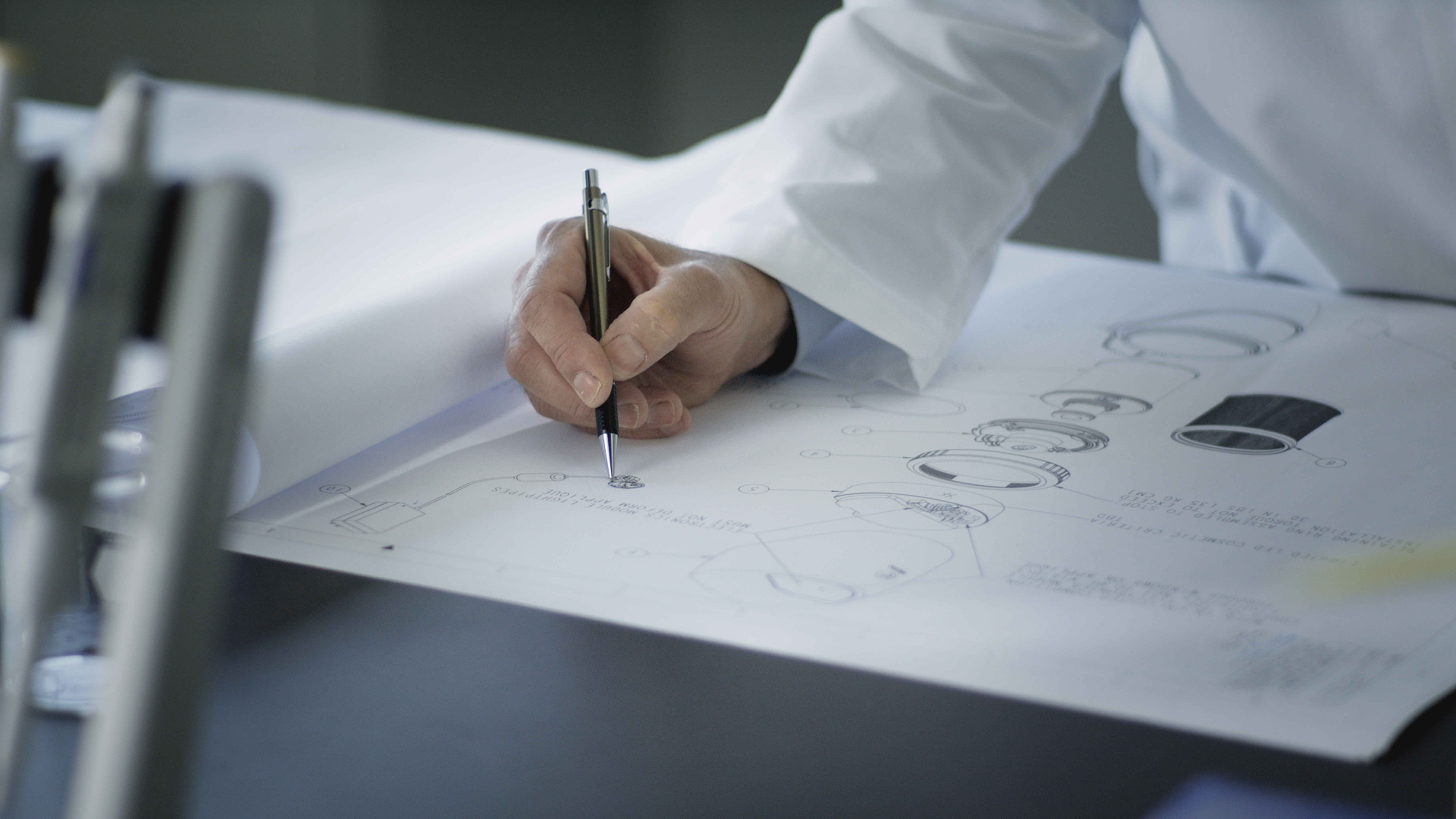 A scientist works on a technical drawing by hand. Research shows that the habit of handwriting stimulates brain activity.